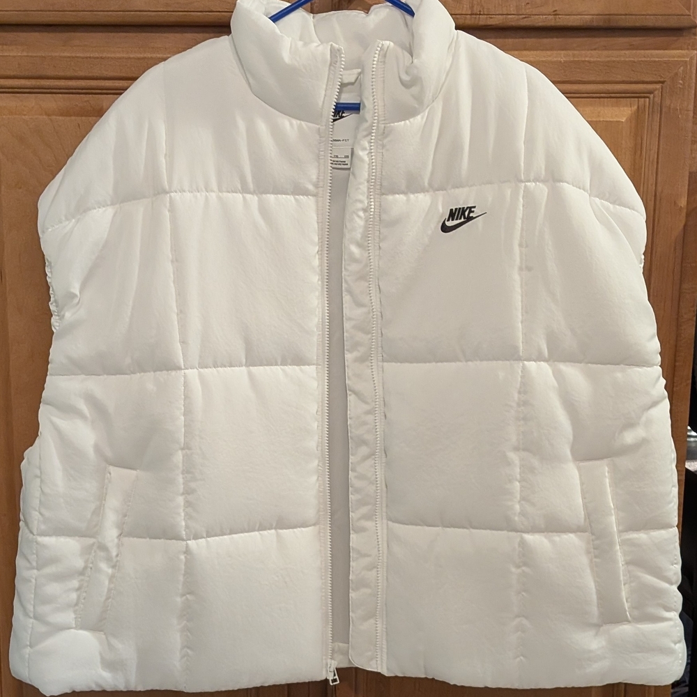 Nike Oversized White Puffer Vest Therma-FIT Women's XXL NWT